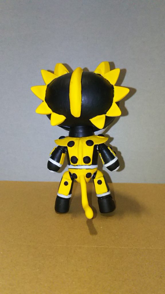 背面になります。
オリジナルにもある
ファスナーとおぼしき部分も
エポパテでそれっぽくしてあります。

最後まで見て頂き、
ありがとうございました。