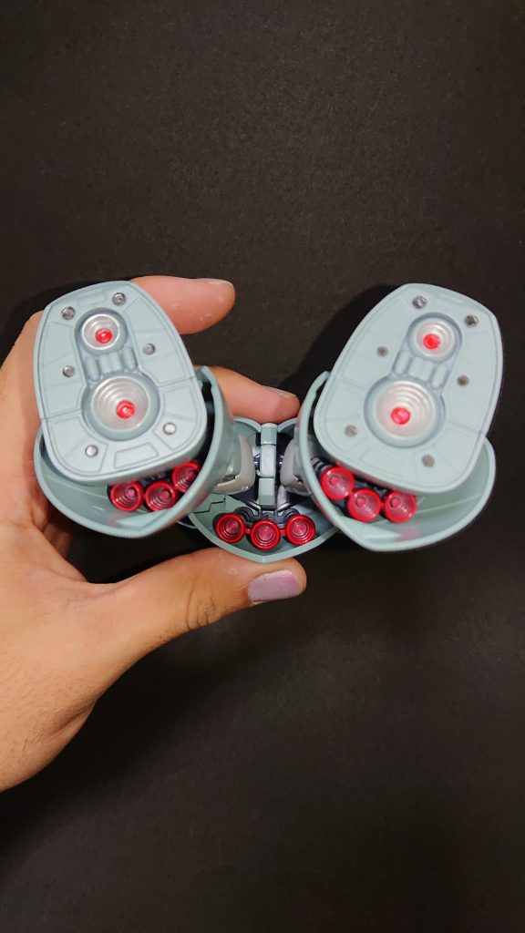 バーニアはキャンディ塗装の練習も兼ねて。ワンポイントに赤、いい感じ⭕
足の方は筆塗りで