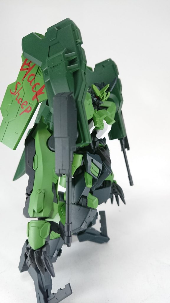 Blacksheepとマスキングテープに書き
デザインナイフで切り取りつつ
エアブラシにて文字の塗装に初挑戦しました。
Bをもう少し下にした方が良かったです。