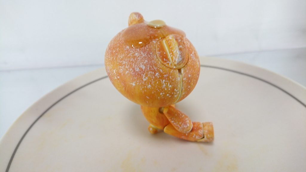 まず、こちら♪
## 『パンケーキプチッガイ』
粉砂糖をかけ、バターを乗せて、メープルをかけてあります(*´∀`)♪