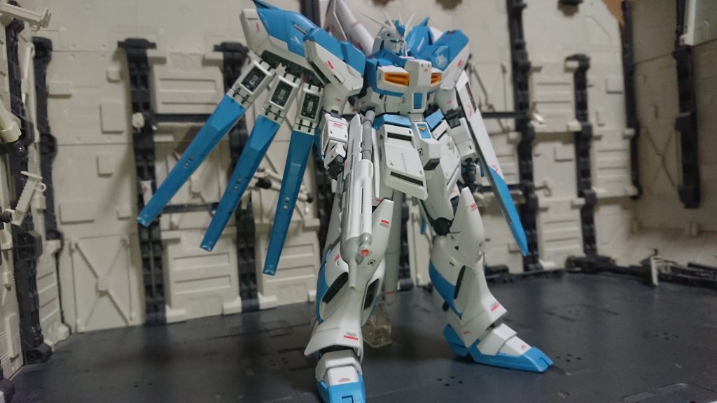 正面
デカールはほどほどに
フィンファンネルの向きが逆なのは勘弁してください(_ _)