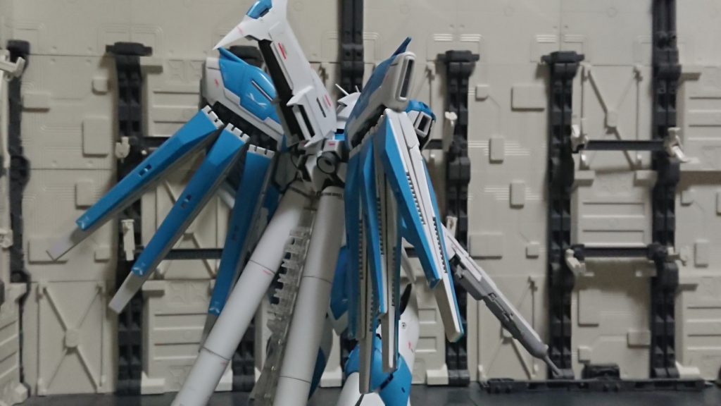 後方
フィンファンネルも塗り分けしました