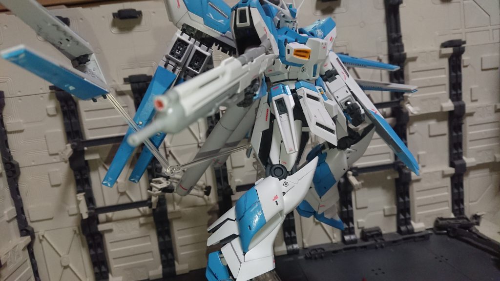 ビームライフル
HGUCの箱絵っぽく
寂しいので先端にサイレントレンズを接着しました