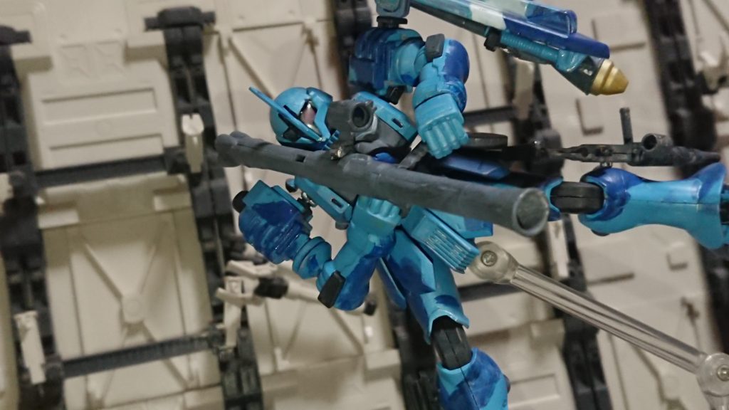 ザクバズーカ
アニメ劇中で使用した武器は揃えたかったです
対艦ライフルは・・・バイポットが破損しました(