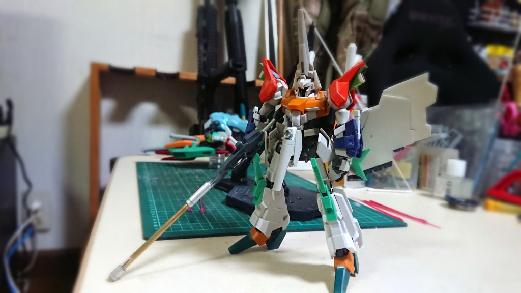 フェダーインライフルはビルドガンダムMk-Ⅱのビームライフルを2丁合体 バレルは真鍮パイプを使用してます(たまたま家に有ってサイズが丁度良かったから:結構重い…)