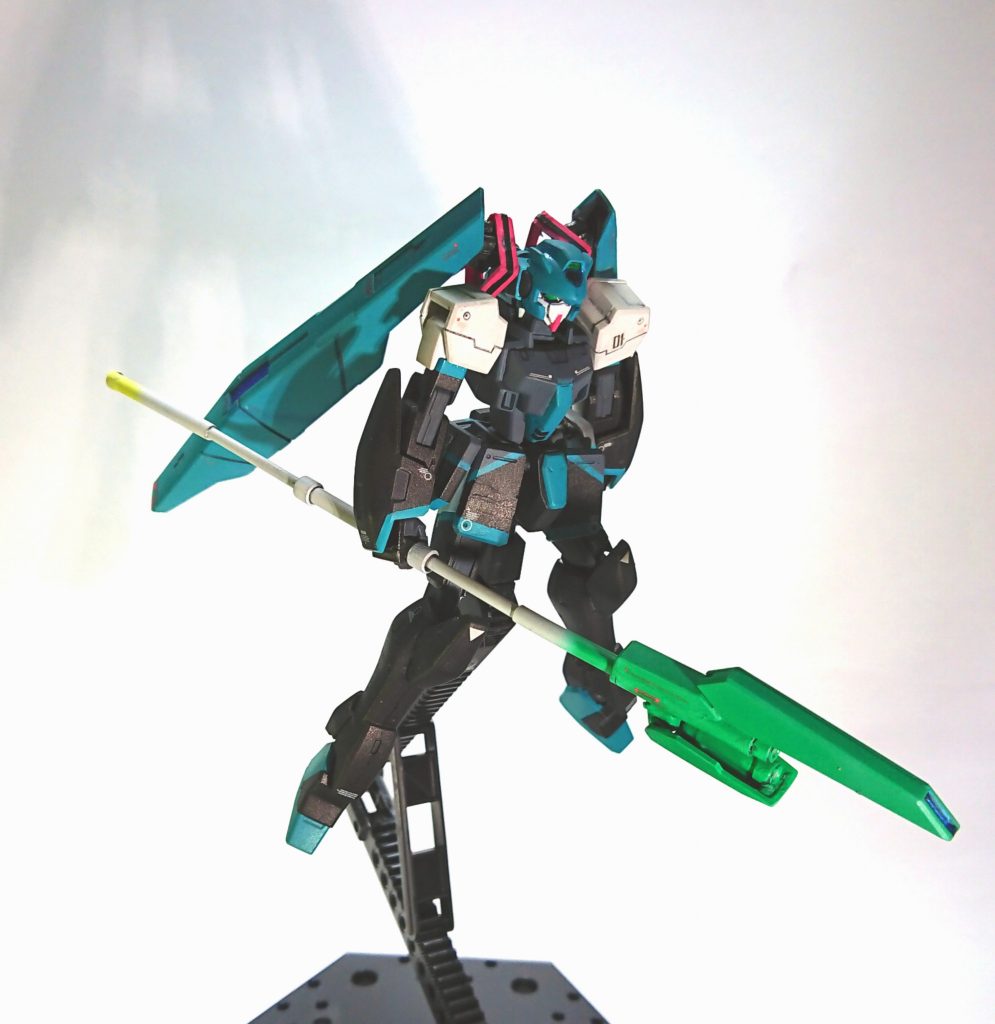 手持ちの武器は『GNビームシザー』

