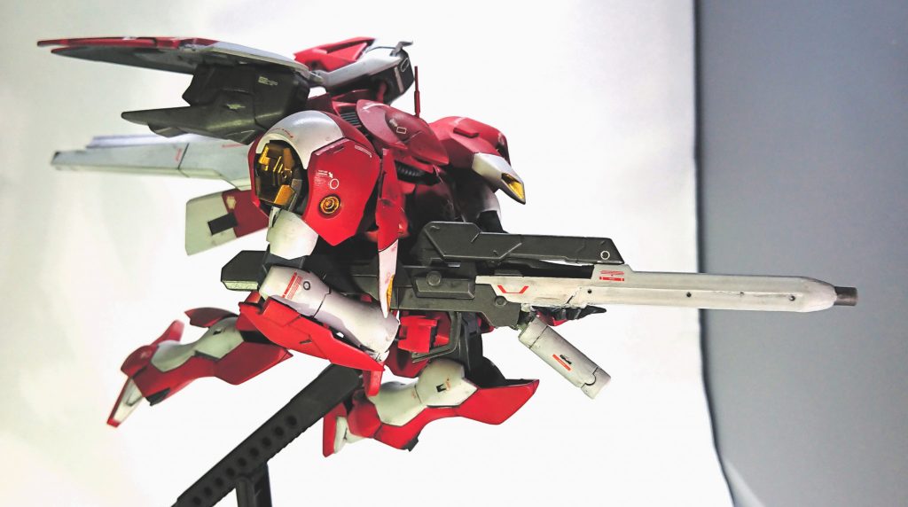 手持ち武装はビームマシンガン

1/100のウィングガンダム0カスタムのバスターシャライフルをベースに製作
