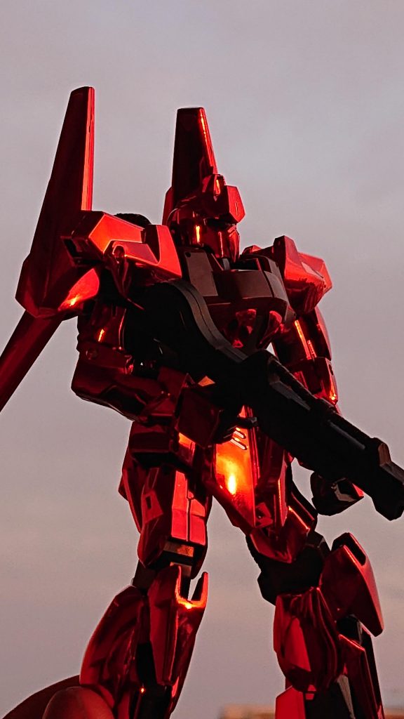 夕陽に佇むシャアの脳裏に浮かぶものは…