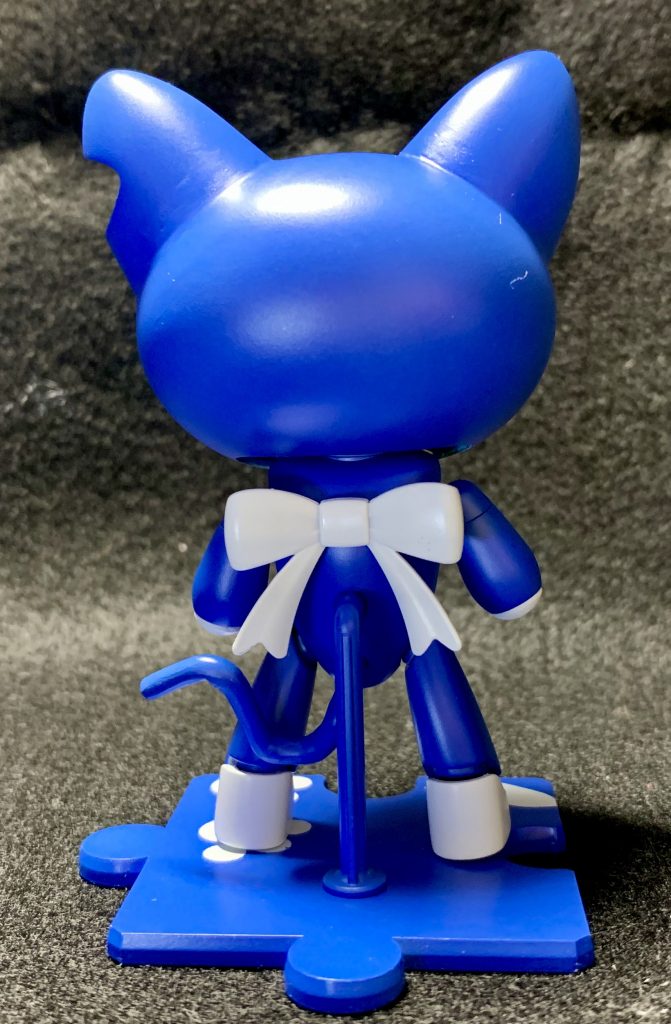 背面
尻尾はランナーを熱して曲げて猫っぽさをイメージしました。