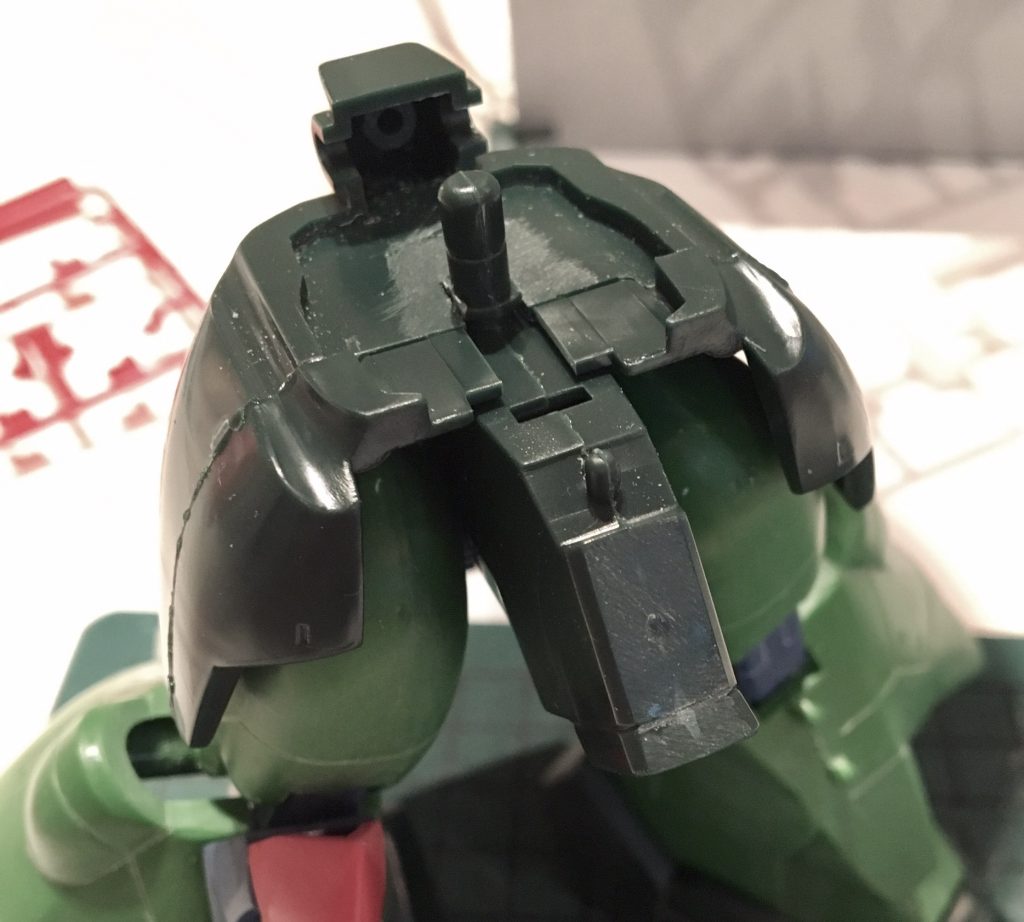 脚が後ハメ出来ないのに驚きw
フロントパーツを分割して、後ハメ出来るようにしましたw