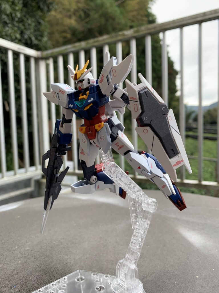 元のカラーが水色なのですが、ガンダムのカラーとしては紺色が個人的に一番似合うと思ったので紺色をチョイス。