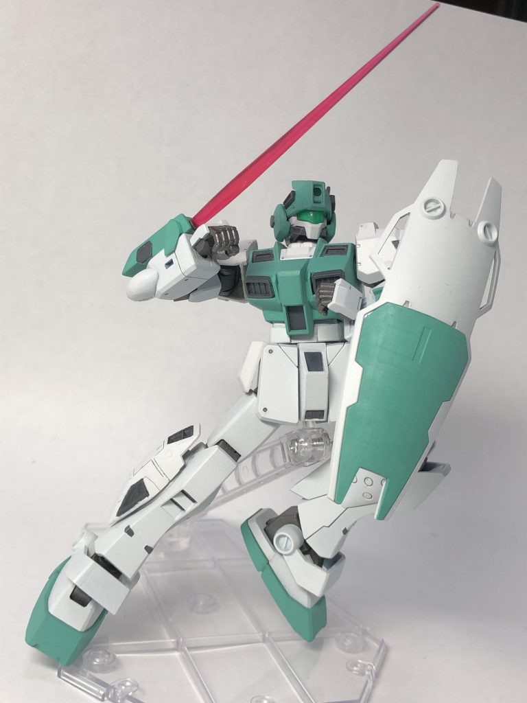 腕部のボックスタイプ・ビームサーベルはプラ板とプラ棒によるスクラッチ。初めての割には上手くいったと思います。