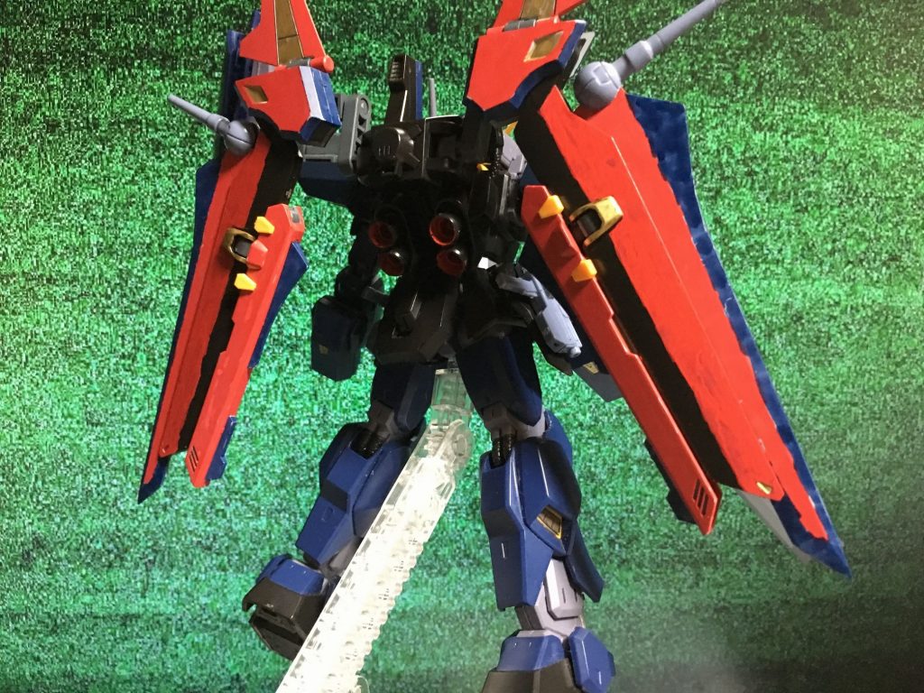 背面。ストライカーは固定されていて外せない。