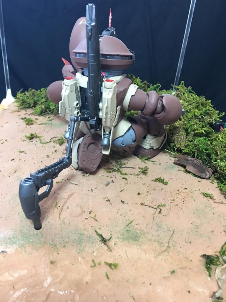 背中にはソナー兼パイルバンカー。