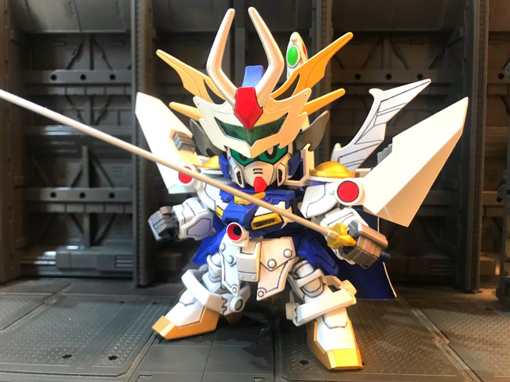 刀はイラストによって左手でもったり右手でもったりしているので、利き手はないのですかね？素体はレジェンドBBのビルドバーニングガンダム等を使ってます。