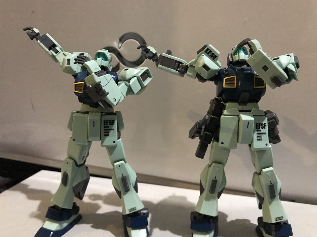 可動域は上半身は若干劣るものより脇は自然になりました
また腹部は30MMの股部を使用したため、上下共にボールジョイントになったため可動域が広がっています