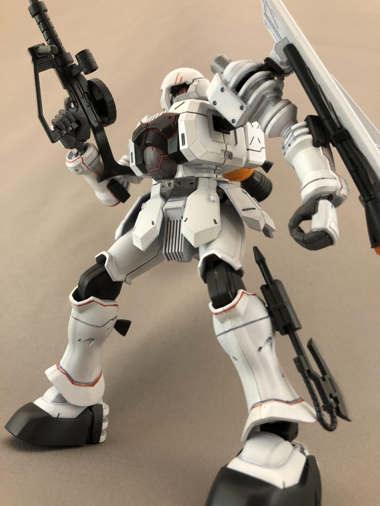 白黒のカラーリングは髑髏のイメージ。
機体各所の赤ラインは血管をイメージしています。
ガンプラ改造を始めてすぐの頃の作品なので、色々と粗が目立つのはどうかご容赦を(-_-;)