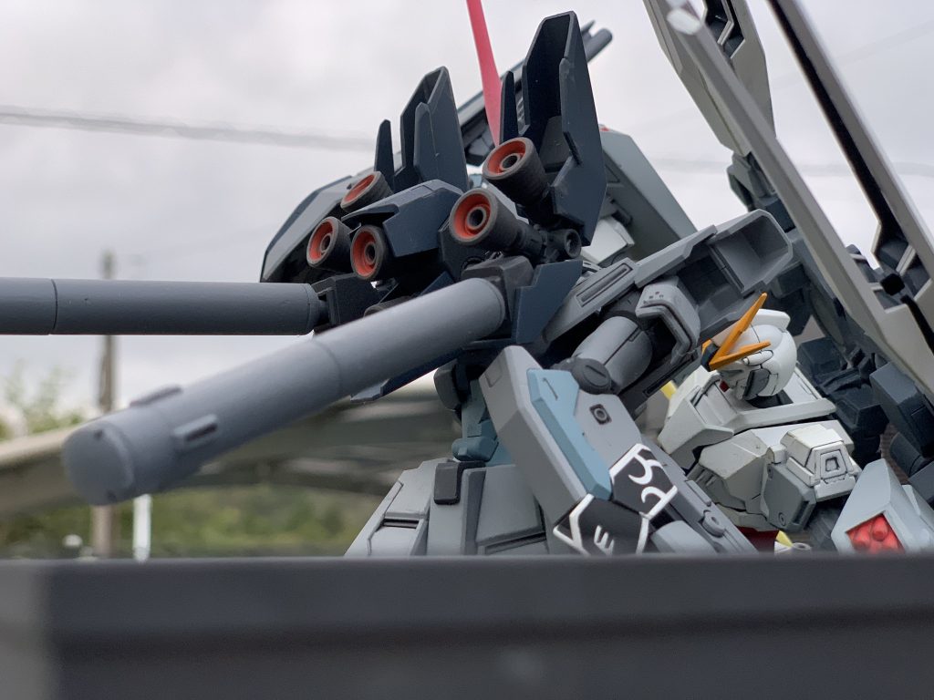 『ガンダム違い』–2枚目/制作者:@bael7788