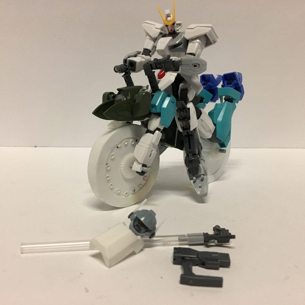 製作中の写真で、手足はアデルをベースに頭はリーオーNPDを改造しました。胸部とタイヤは気合い入れてプラ板製作しました _(┐「ε:)_結構疲れました。