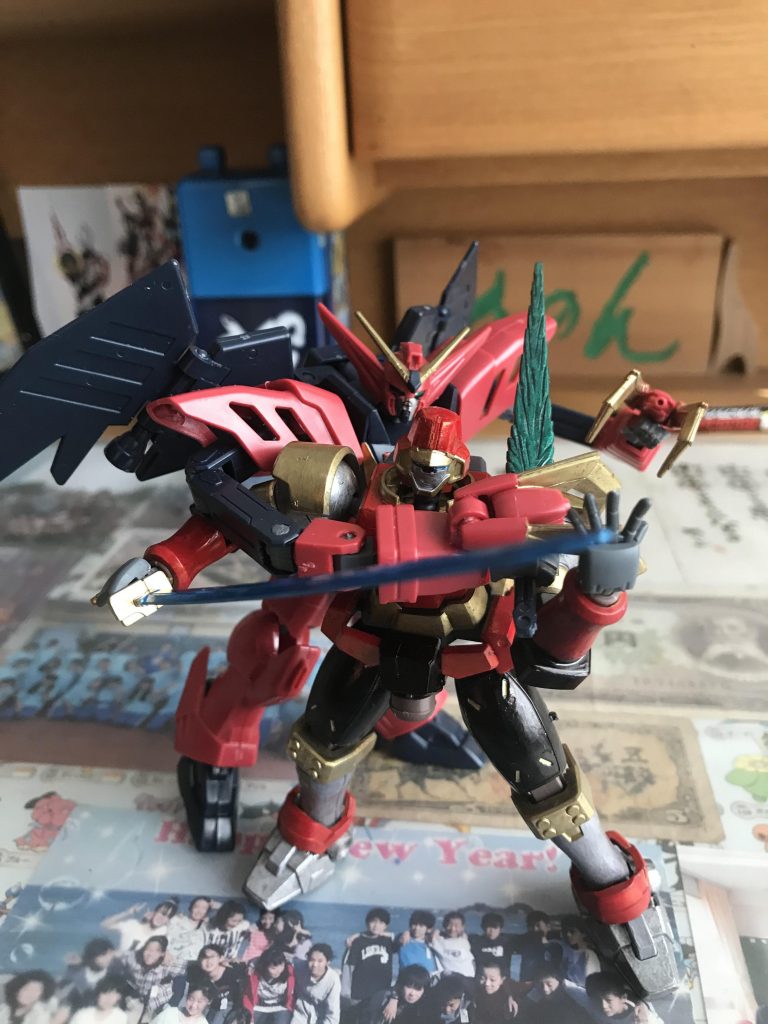 見ての通りリーオーnpd を例の世界忍者カラーに
仕上げたもので、他キットから流用したパーツは
次元ビルドナックルと戦国アストレイの刀ぐらい
元々は有名な光の巨人風にカスタムするつもりが
体型が違いすぎて断念した物を再活用したって訳