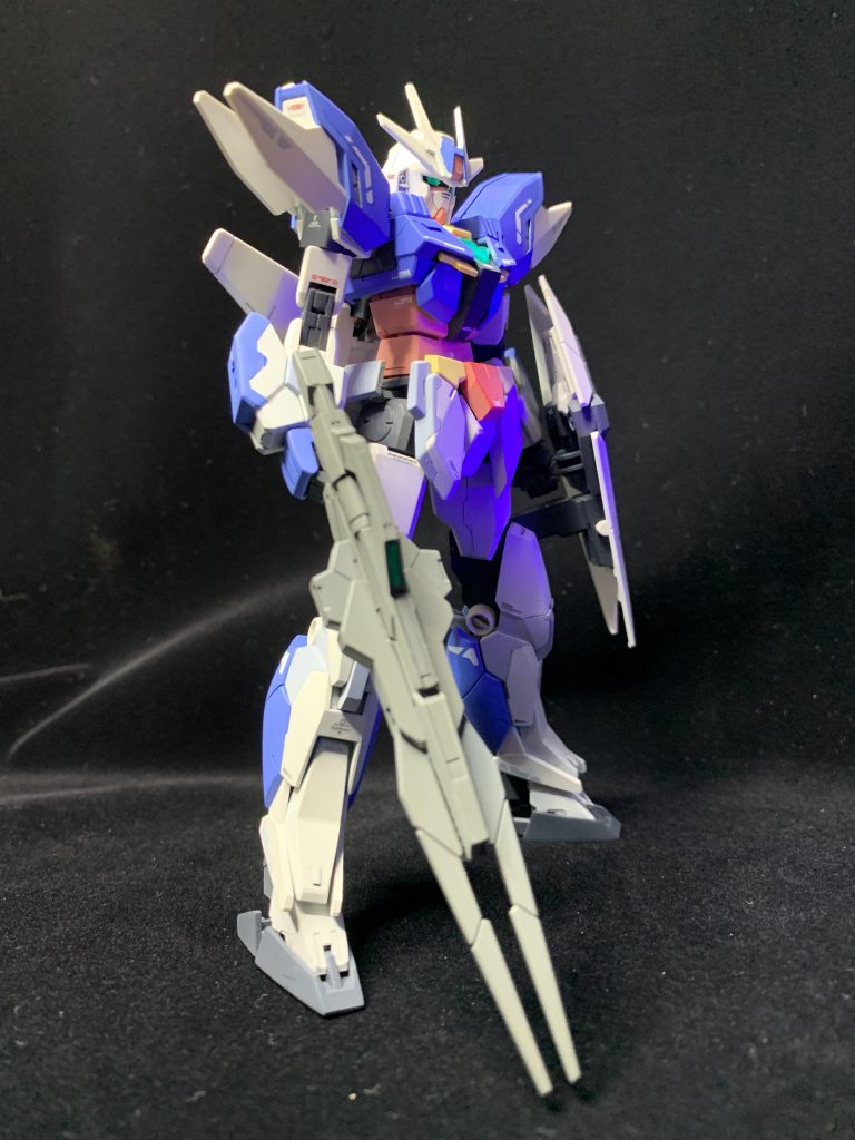 クリアパーツと付属のシールに蛍光グリーンをエアブラシで塗装しました