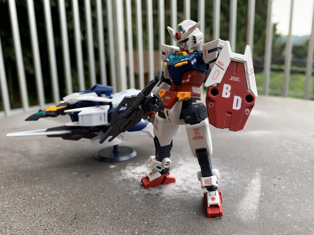 コアガンダム。
めっちゃ可愛い♪(≧∀≦)
デカールを貼って情報量を増やし、かっこよさアップ。
可愛さとかっこよさの両立w