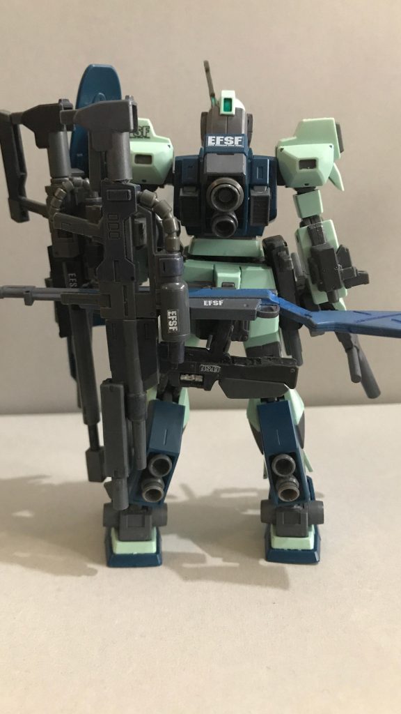 背面
プルバップマシンガンの設置方法を変更しました
また右手のビームガン/ビームサーベルポッドはジャンクパーツを使って新造しています