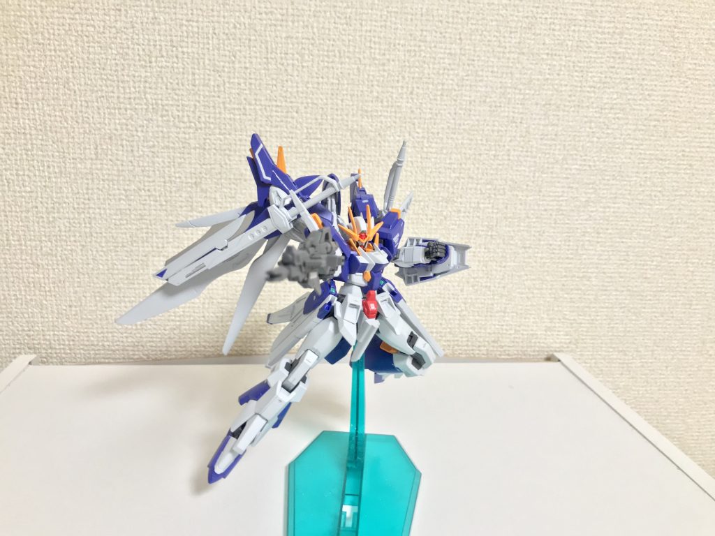 GNヴァリアブルライフル。本機の基本武装となるビームライフルであり、出力の可変機構を組み込んでいるため、相手に合わせる形で攻撃を仕掛けられる汎用性の高い仕上がりとなっている。