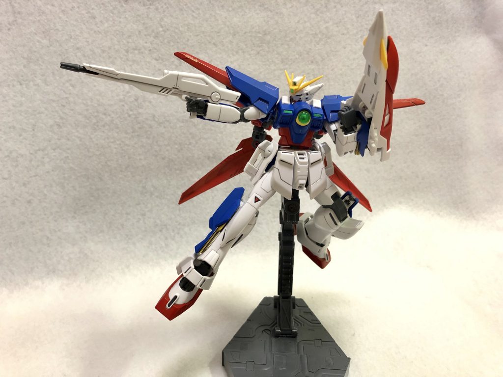 武装はライフルとシールド、腰のビームソードです。