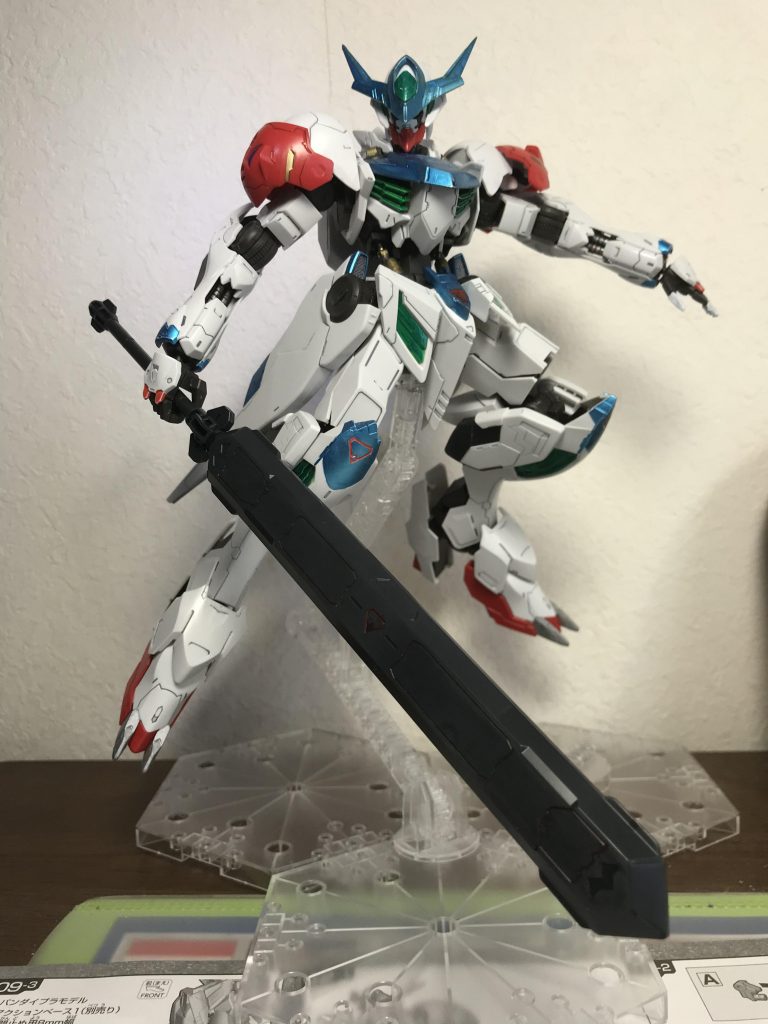 クソでかメイス君が重いせいで手首が下がってしまう。