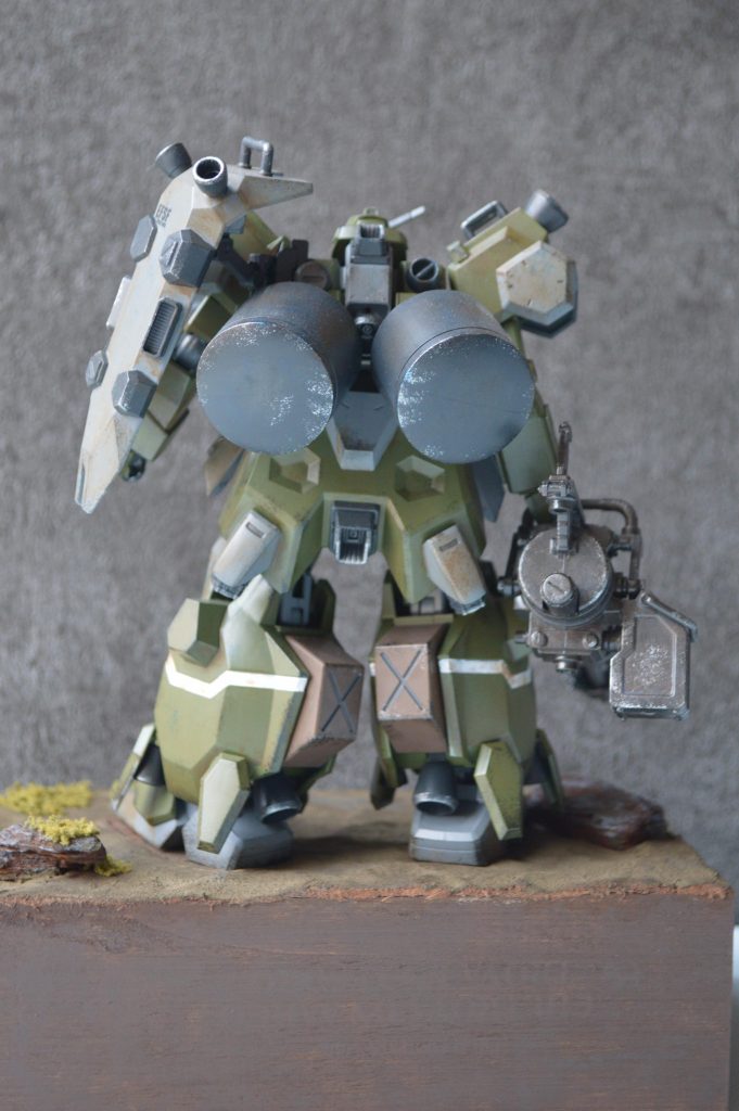 背部です。
ブースターを廃しタンクを付けてます。