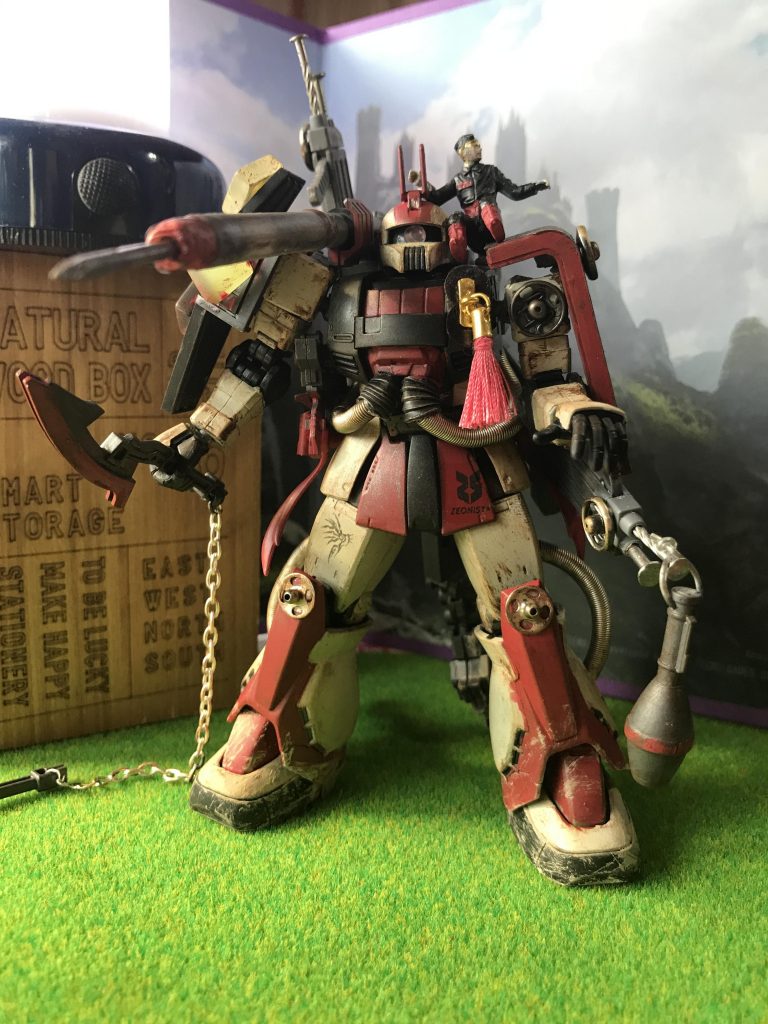 アクリジョンで塗装、各部の装飾は100円ショップのハンドメイド系を、砲身はストローを使っています。