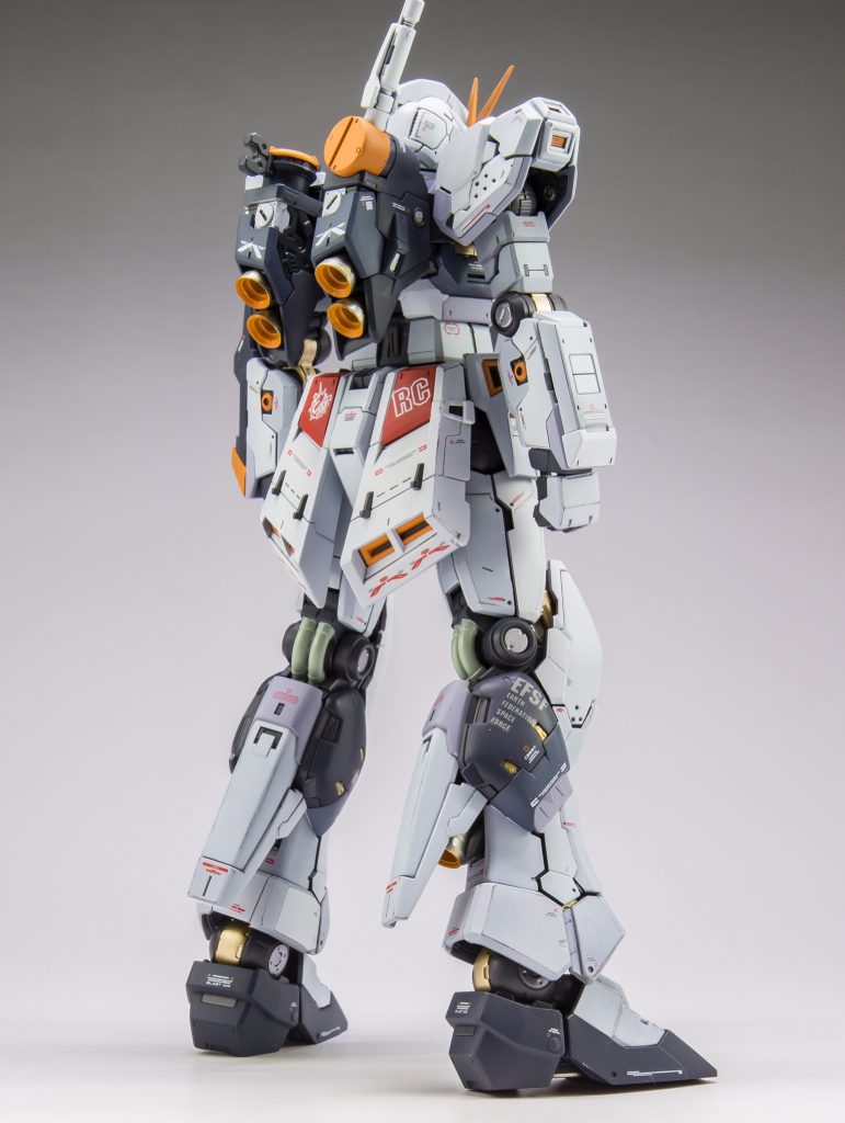 元々のモールドは深く貼り直し、適度に追加ディテールを加えています。