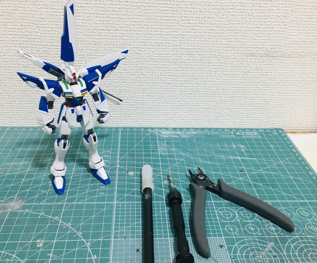 最後まで見て頂きありがとうございます
他のミキシングガンプラとか
友人と設定を練りながら作ってる百式改造機とかを早く作りたかったので、ぱっぱと終わらせるつもりで組みました
気が向いたら緑のパーツを青に変えたり、塗り残しをちゃんと塗ってあげようと思います