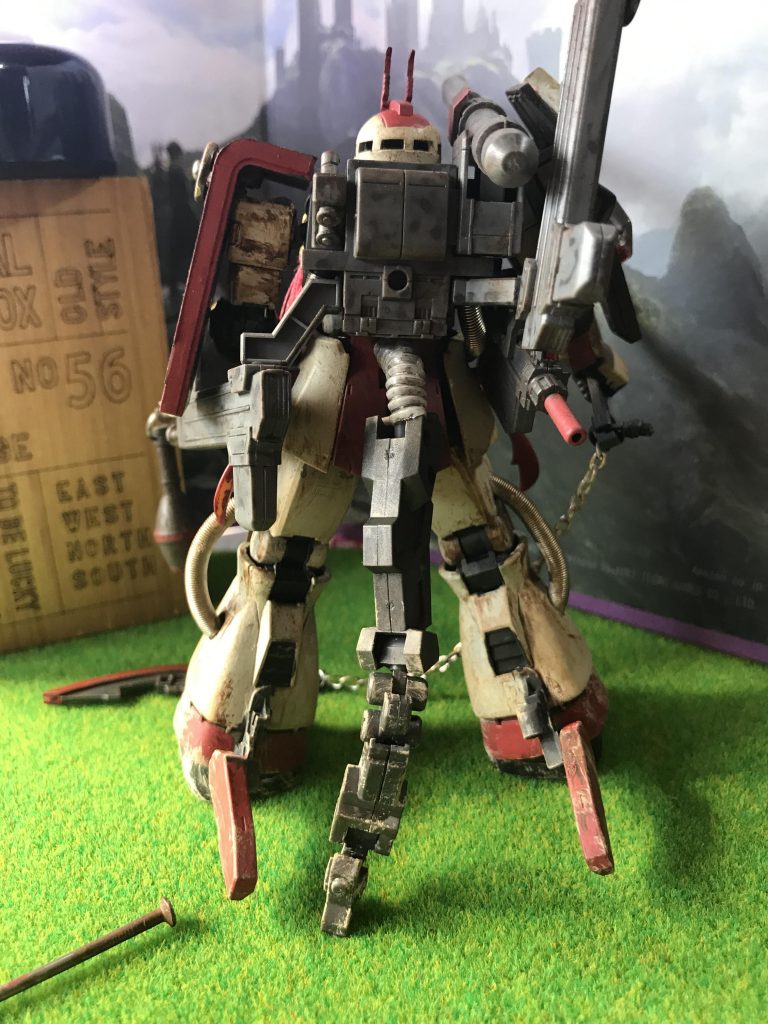 足の後ろと腰部に位置固定用のサブレッグをつけました。展開、収納可能です。