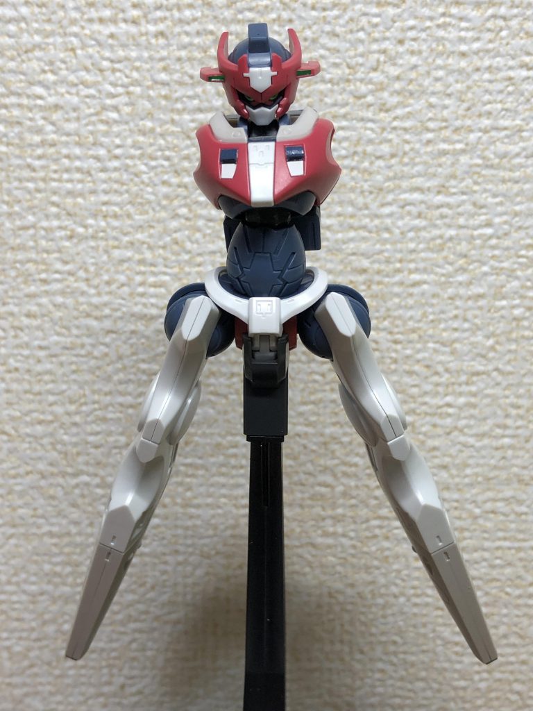 マックナイフは股関節部分をカットして股関幅を狭くしシルエットをスマートに。