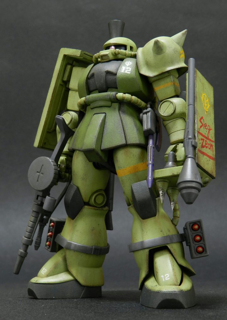 フル装備、スパイクシールドはゲルググマリーネの物を使用してスパイクは真鍮製に交換。シュツルムファウストはヅダから流用。