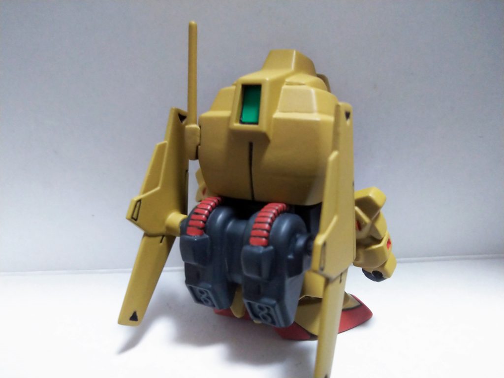 バックパックはGジェネ版、左右のウイング、ビームライフルは1/220キットから。
作ってしばらくしてから後頭部に継ぎ目が浮かんできてしまいました(¯―¯٥)