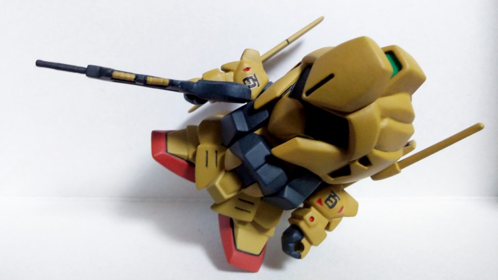 腕はガンダムマークⅡの物を加工して使っています。