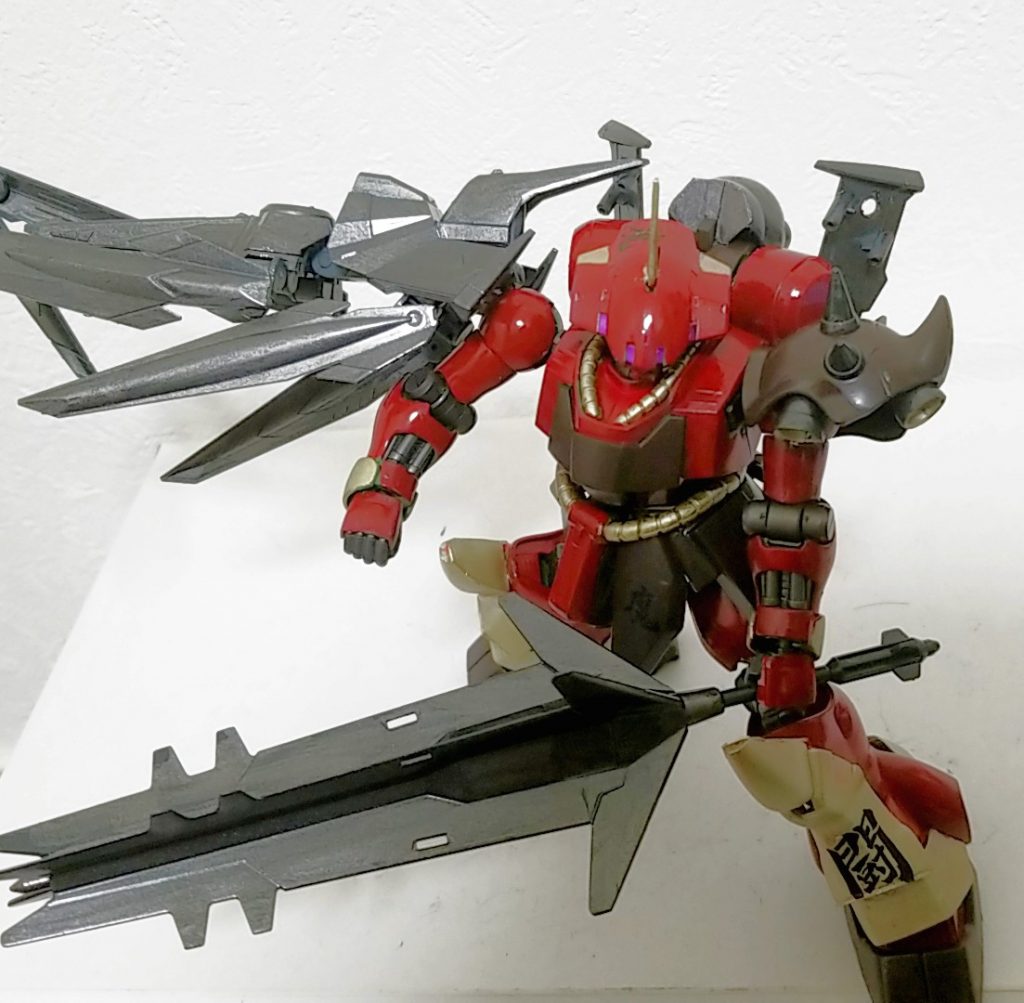 大型メイス「鴉鷺」
威力は凄まじいが、如何せん大きすぎるため隙が大きい