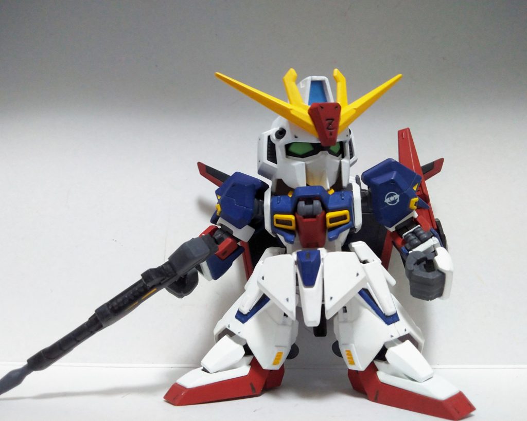 上腕にプラ板でカバー(白いところ)を自作、フロントスカートを大きく加工しています。