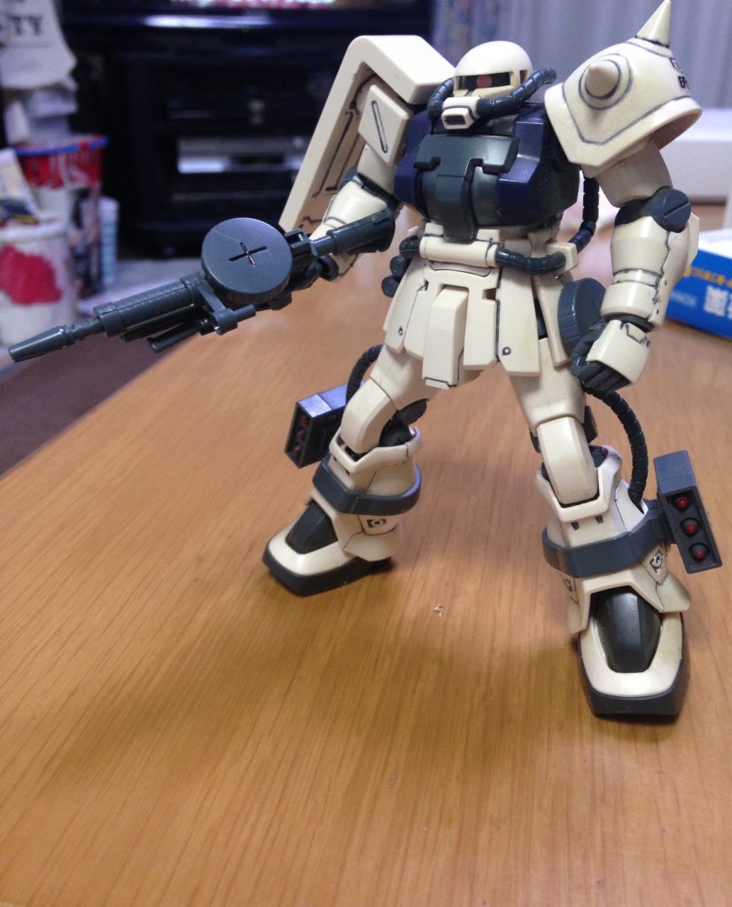 ミサイルポッドのミサイルの塗装とスミ入れと若干の汚しだけで、連邦仕様の良さは引き立つ。