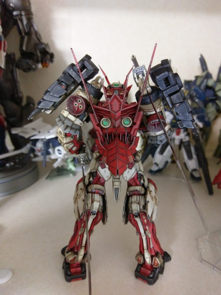 背中のガンメン。成型色仕上げの割にはいい感じに仕上がったと思います。( ・∀・)