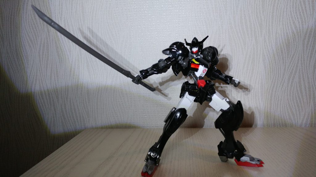 武器の太刀を持ってアクション!
バルバトスはメイスもいいですが、刀もかなり似合ってます‼️