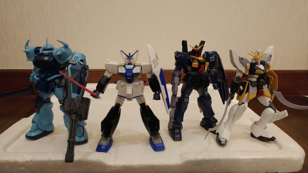 最近作ったガンプラたちと比較
このキットそのものが少し前のHGシリーズということもあり、Mk2やサンドロック
グフカスタムと並べると若干小さく感じるような気もするのは自分だけですかねぇ...