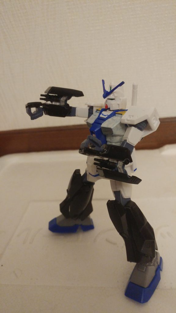 アレックス特有の腕部ガトリング砲を
護衛艦に装備している艦載兵器 CIWSをイメージし、砲の部分を黒、後ろをシルバーで塗装しました!