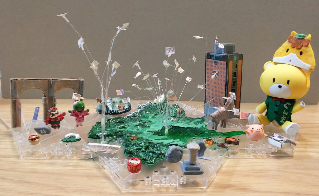 真横からの眺め。
群馬のミニジオラマなので、たいした凹凸はつけられませんでしたが、いろいろな資料を見て、そこそこ忠実に再現してみてます!
縮尺はメチャクチャですが、そこは気にせずで(笑)