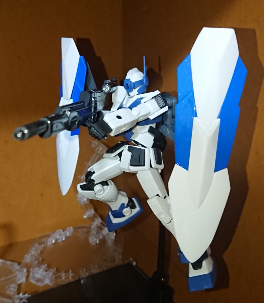 宇宙戦・陸戦形態
シールドの取り付けはサンダーボルトをモチーフにしています。