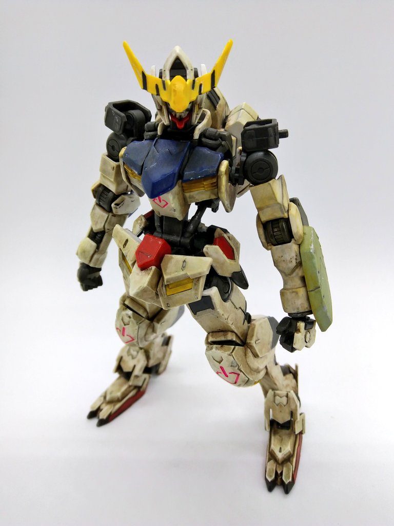 武器なしのバリ立ちも凛々しい