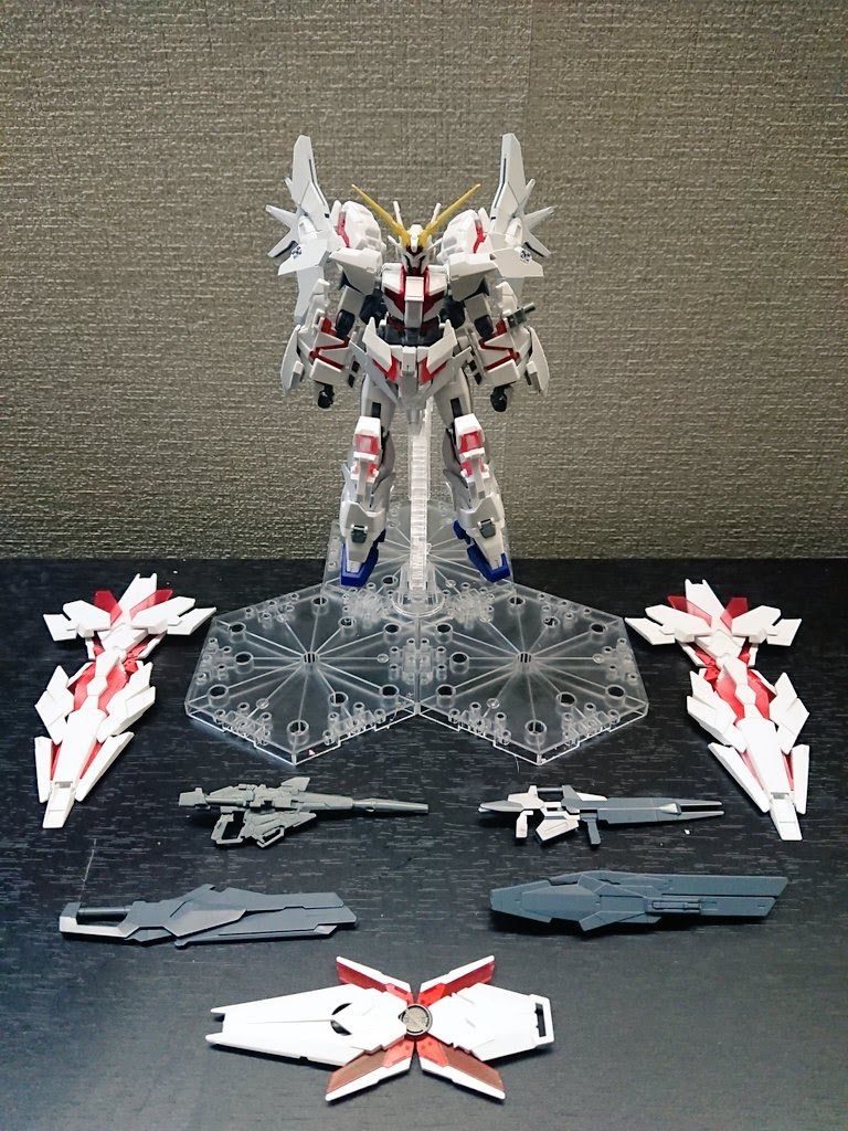 白くして赤くして切って削って貼って作った(:3_ヽ)_